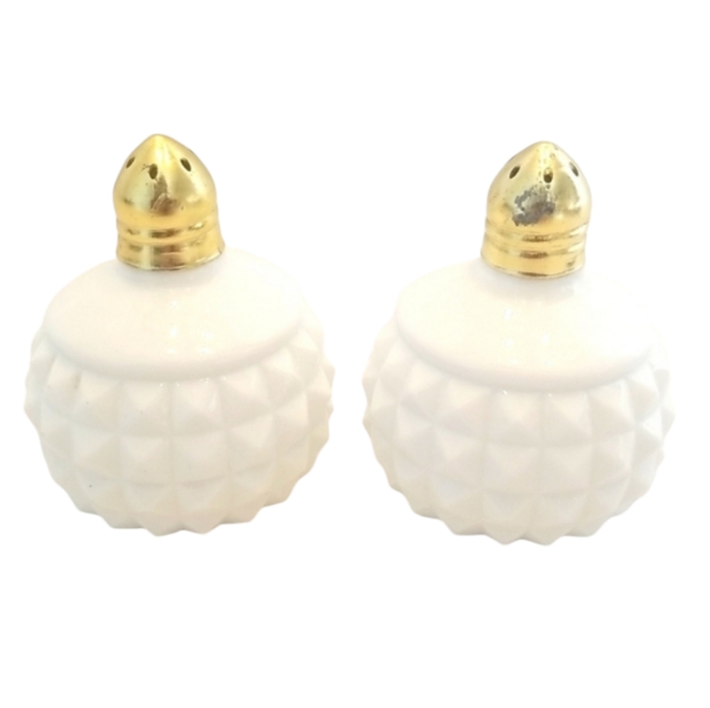 Vintage White Milk Glass Japan Hobnail Salt & Pepper Shaker Set.